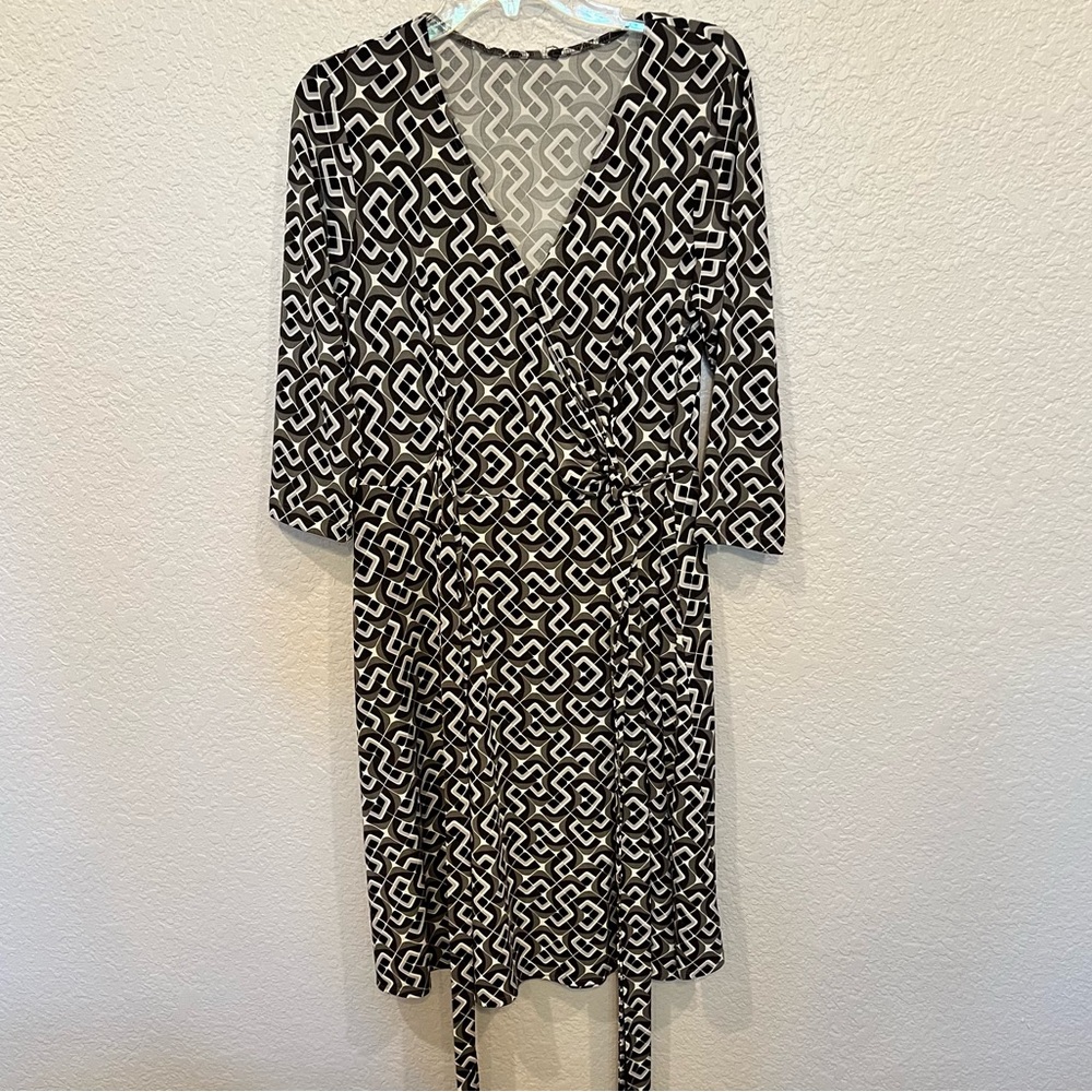 Wrap dress 3/4 sleeve - great for the office and travel